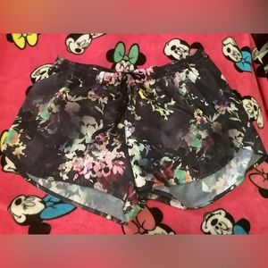 Old Navy Active wear shorts large